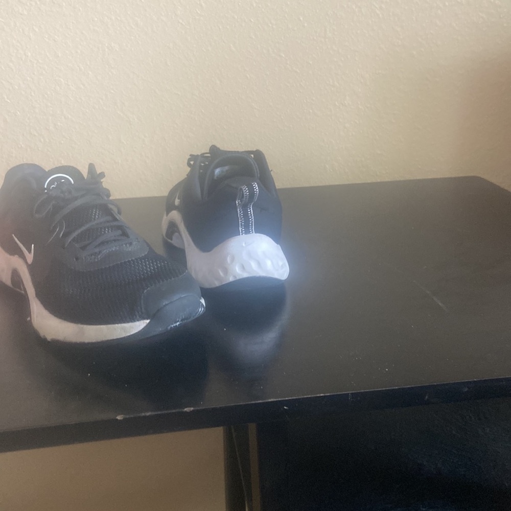 Nike - Picture 3 of 5